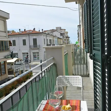Apartment Verdi, A 100 Metri Dal Mare. Viareggio